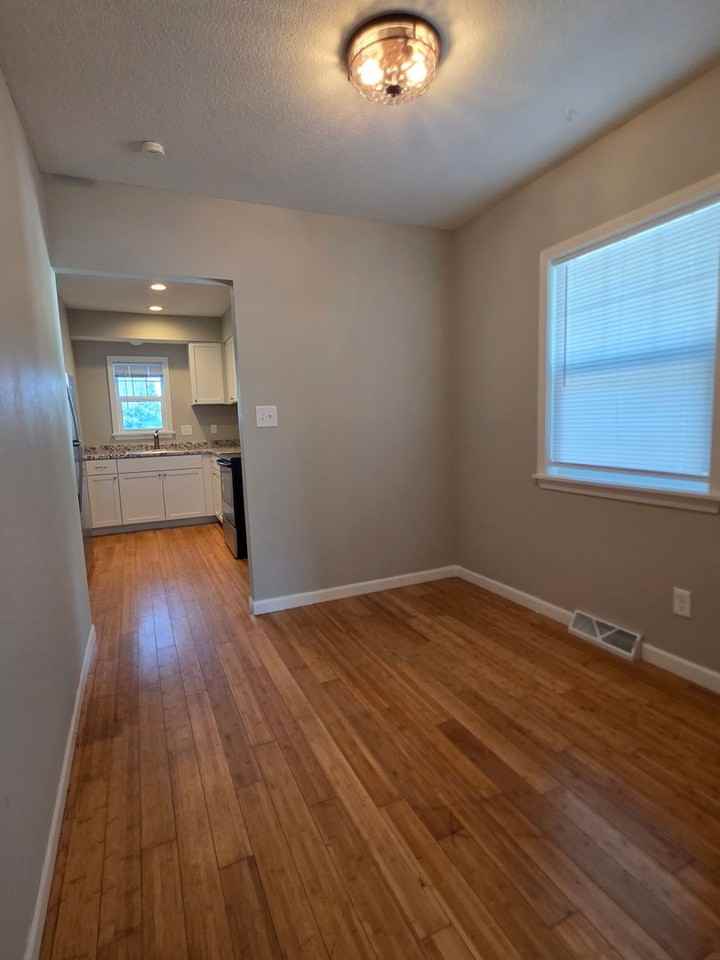 3111 Lincoln Ave - Photo 6 of 12