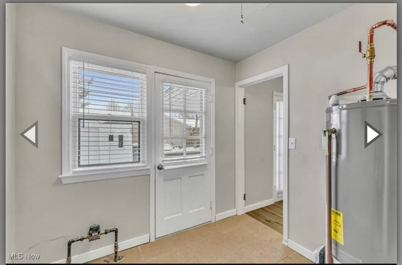 595 Oakmoor Rd - Photo 2 of 37