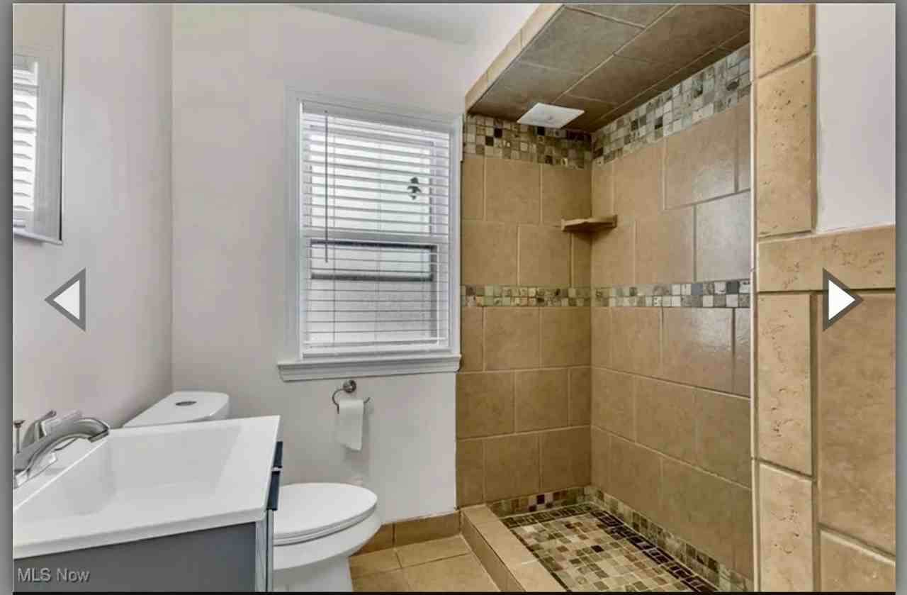 595 Oakmoor Rd - Photo 6 of 37