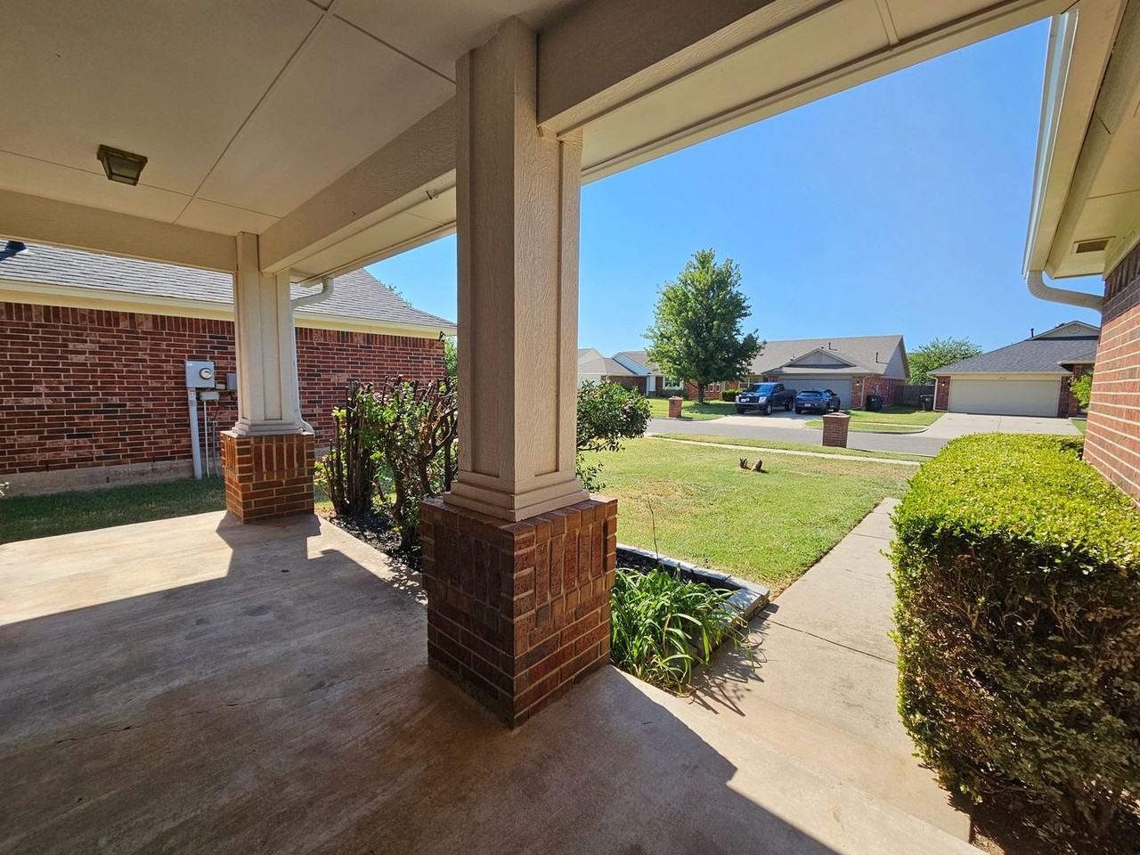 2713 Edgemere Dr - Photo 3 of 21