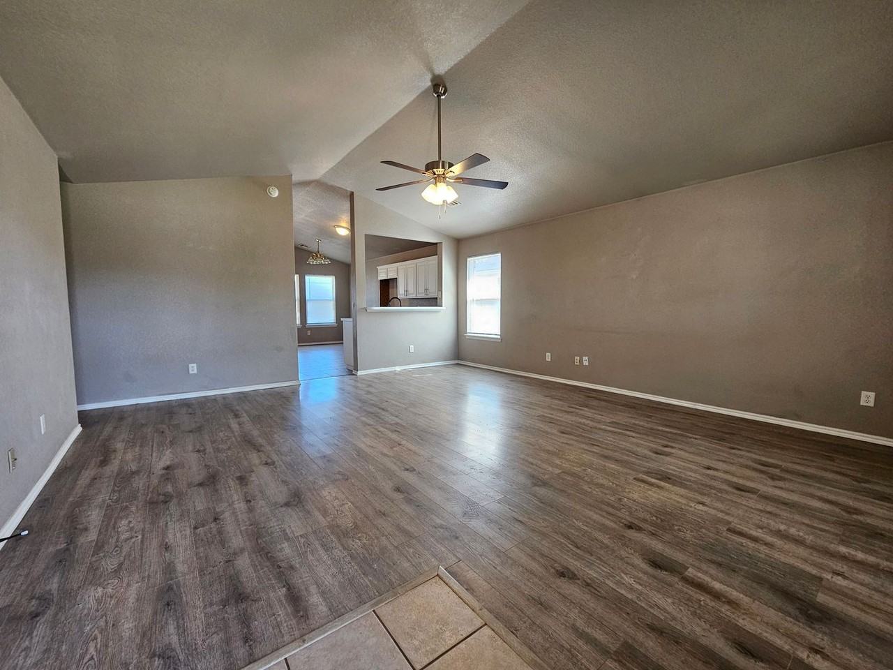 2713 Edgemere Dr - Photo 5 of 21