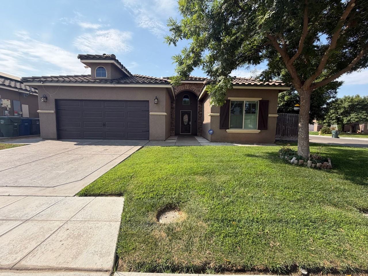 2710 Orange Tree Dr - Photo 2 of 27
