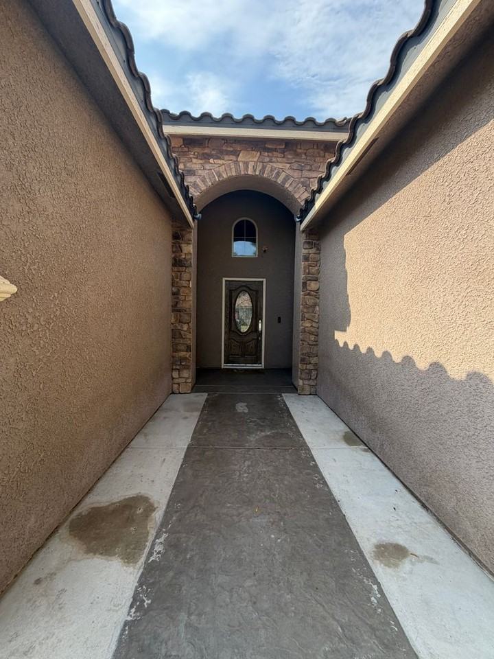 2710 Orange Tree Dr - Photo 3 of 27