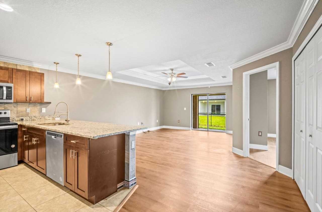 1528 Gretchen Ave S - Photo 3 of 30