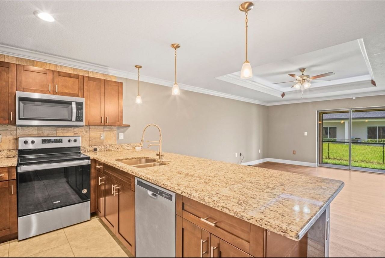 1528 Gretchen Ave S - Photo 4 of 30