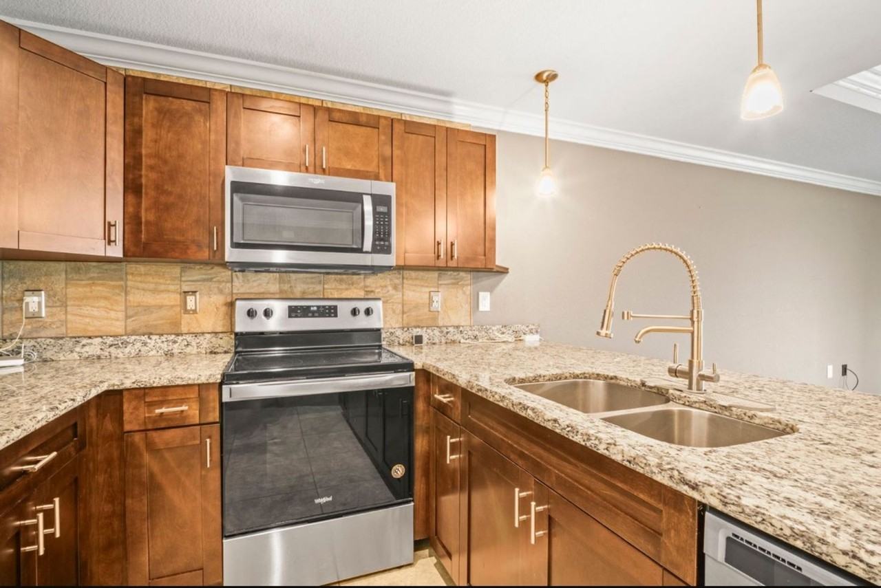 1528 Gretchen Ave S - Photo 6 of 30