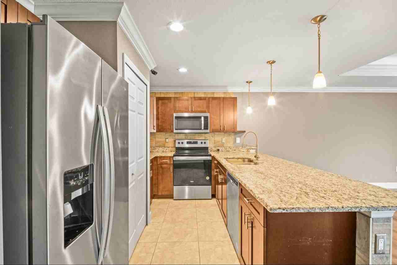 1528 Gretchen Ave S - Photo 7 of 30
