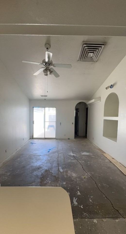 585 S 225 W - Photo 3 of 24