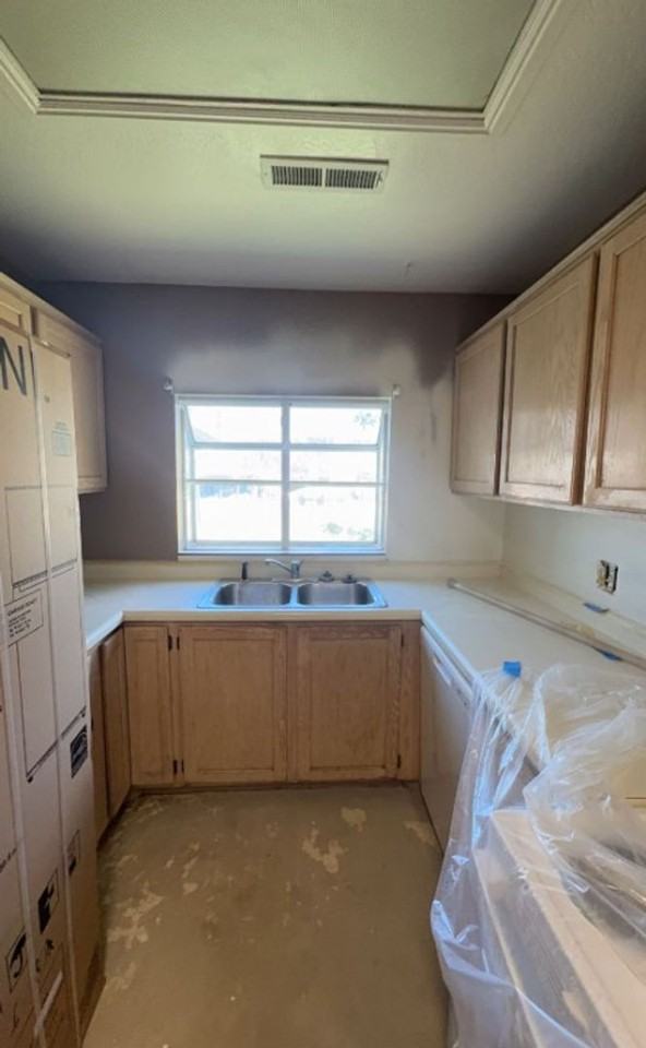 585 S 225 W - Photo 5 of 24