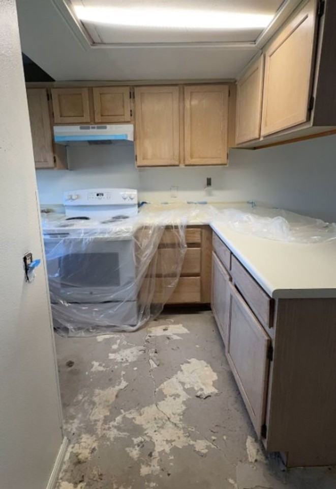 585 S 225 W - Photo 6 of 24