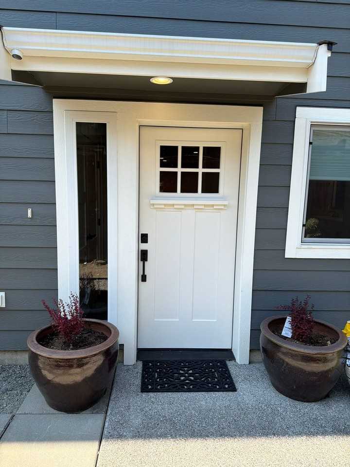 755 Daley St - Photo 2 of 21