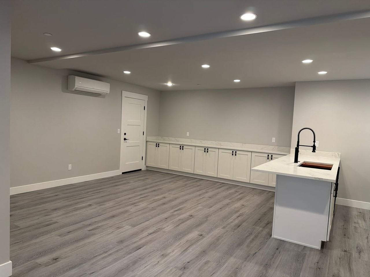 755 Daley St - Photo 4 of 21