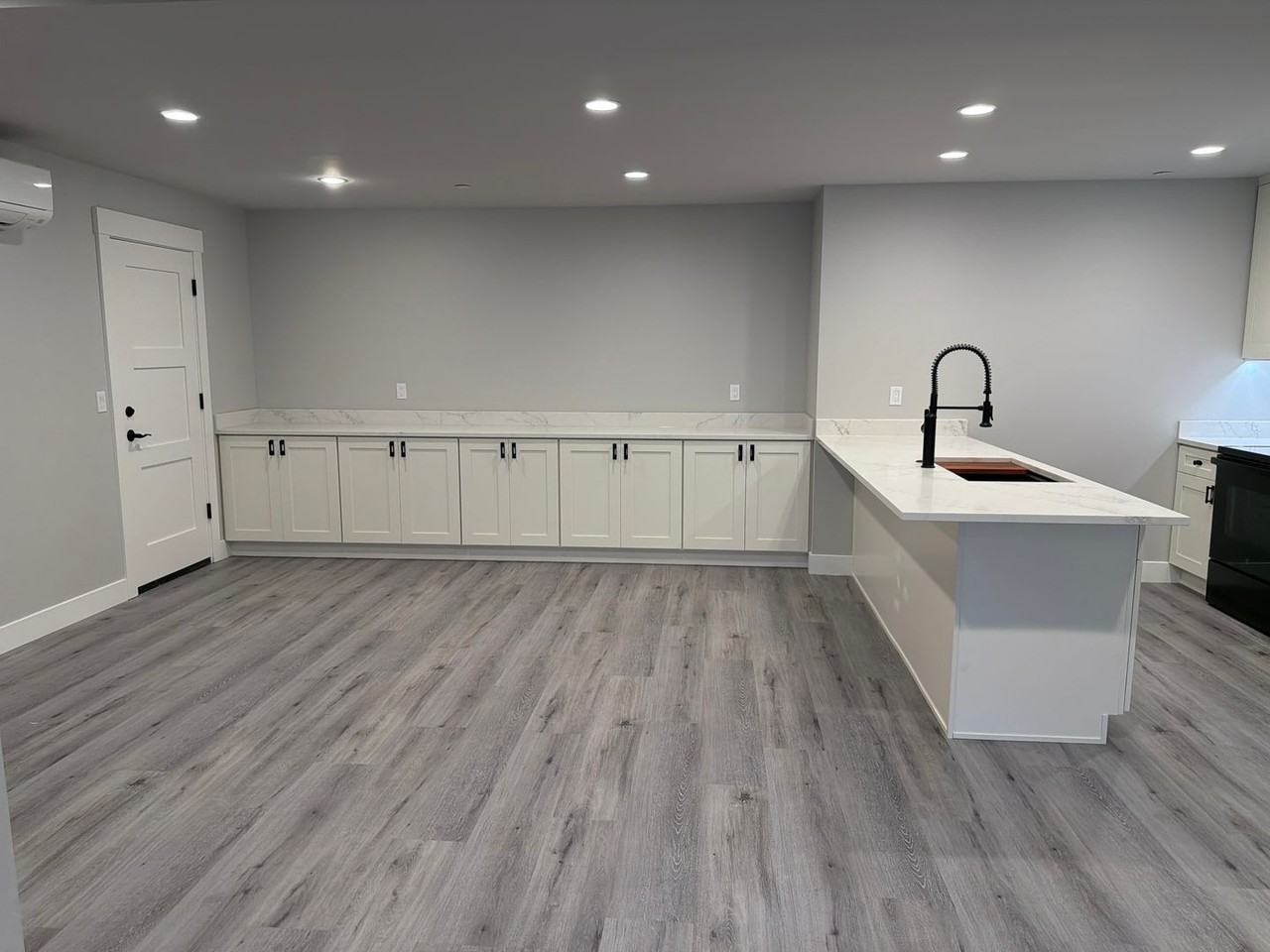 755 Daley St - Photo 6 of 21