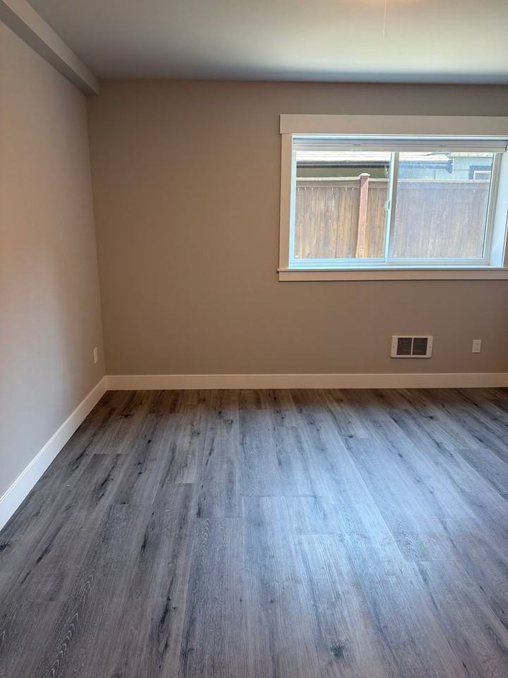 755 Daley St - Photo 7 of 21