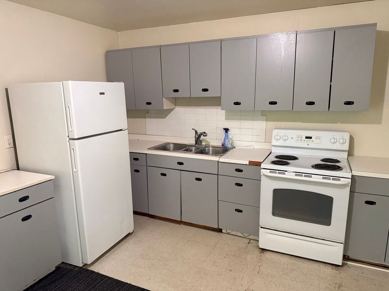 1724 Roselawn Ave - Photo 4 of 10