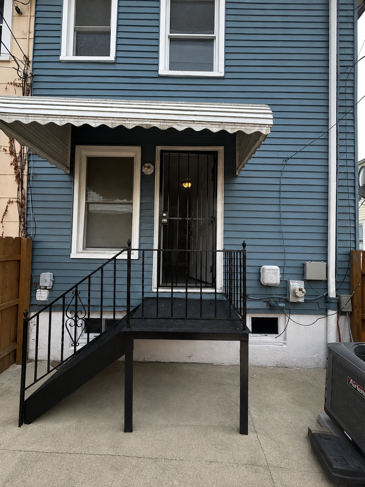 4110 Curtis Ave - Photo 2 of 16