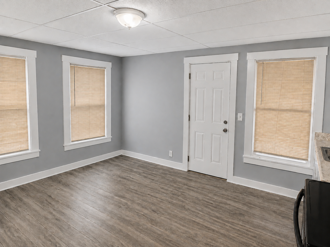 4110 Curtis Ave - Photo 3 of 16