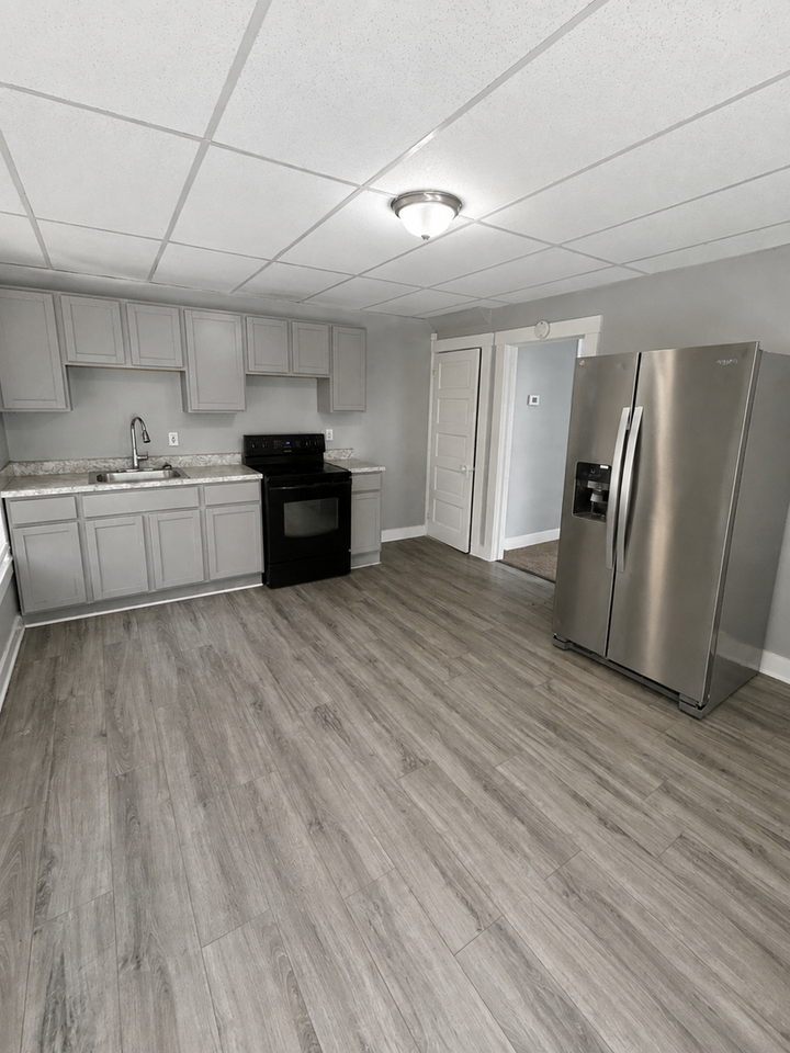 4110 Curtis Ave - Photo 5 of 16