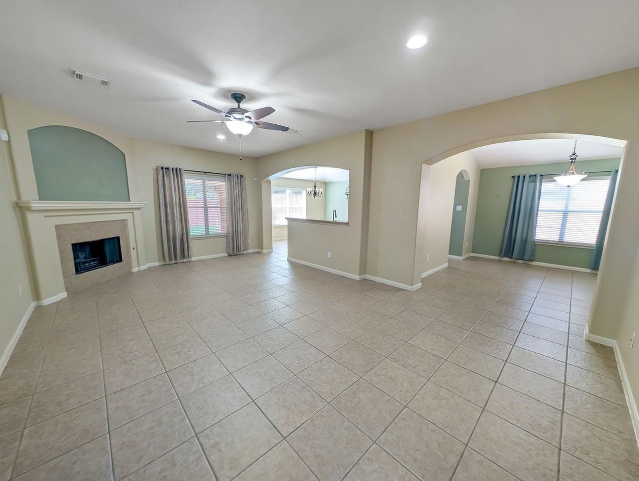 26403 Abbey Springs Ln - Photo 3 of 30
