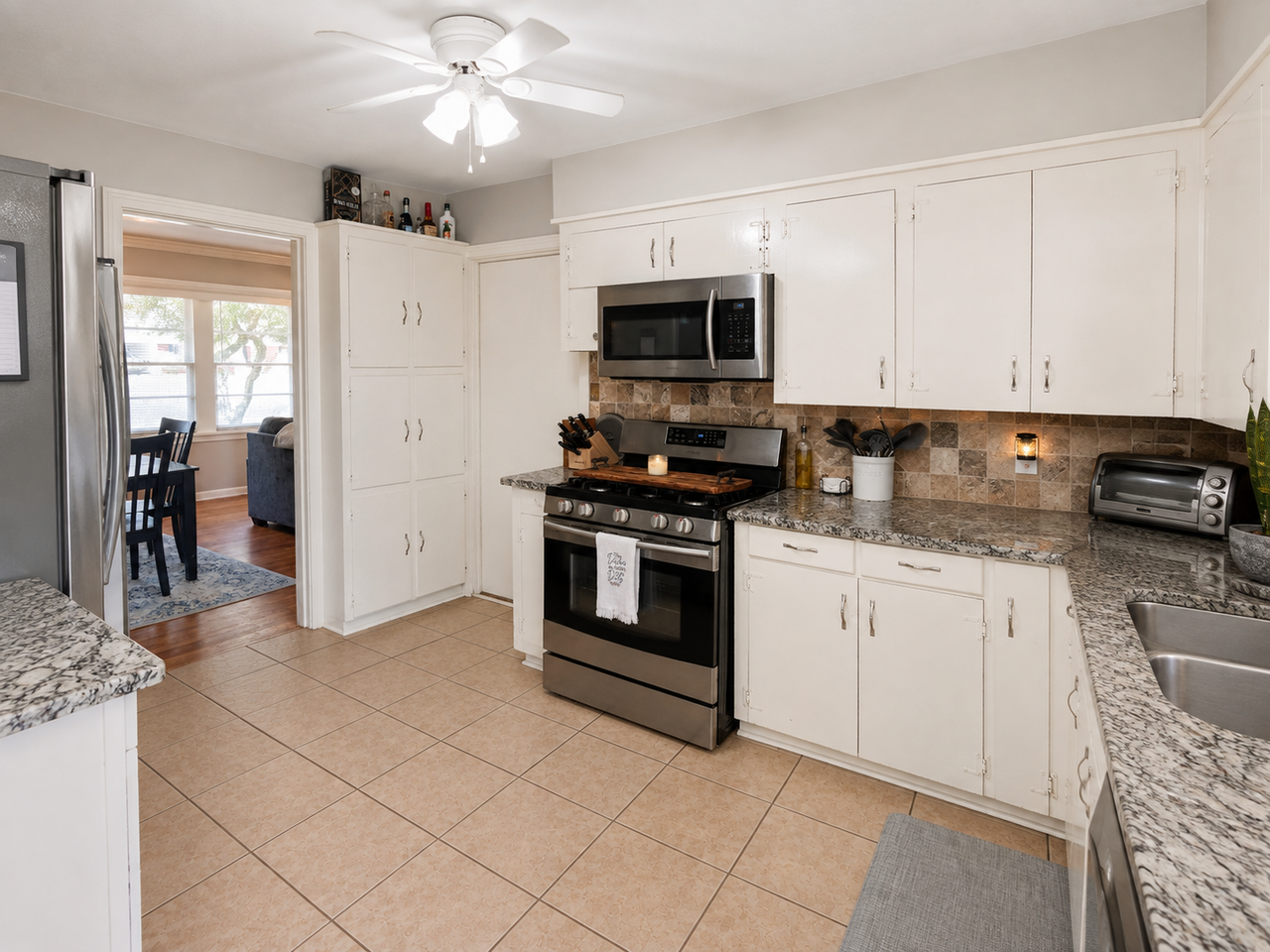 131 Carroll St - Photo 4 of 12