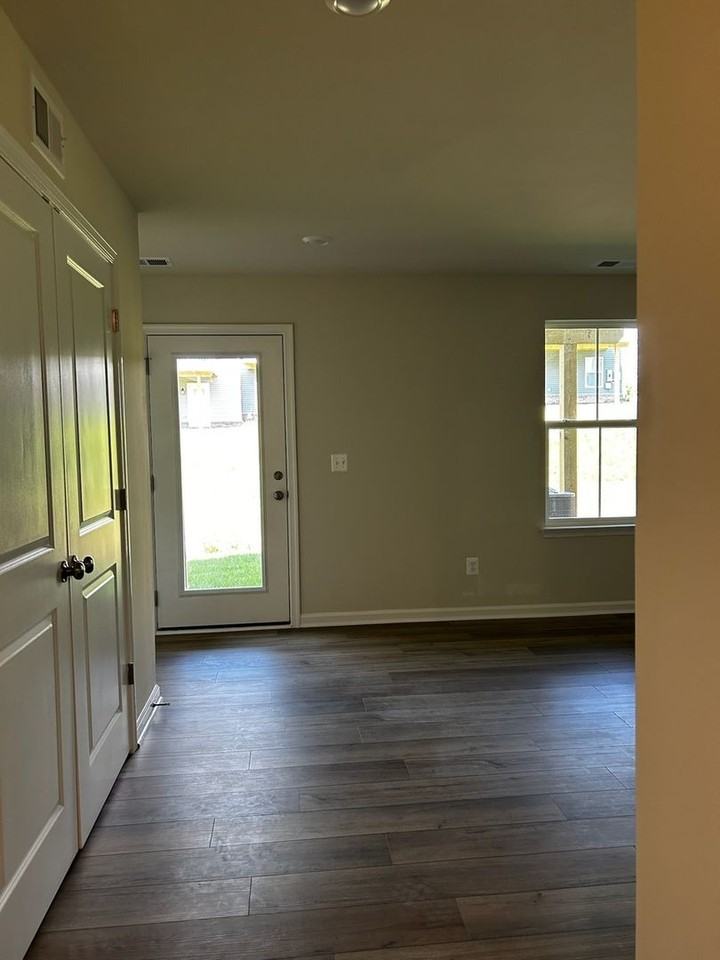 8772 Whitman Dr - Photo 5 of 21