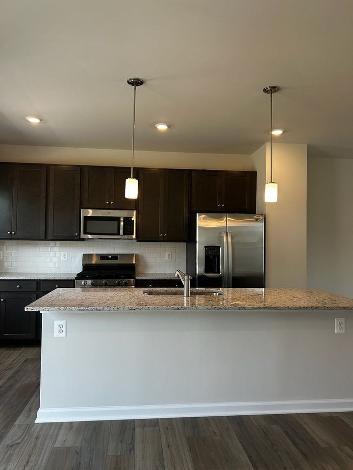 8772 Whitman Dr - Photo 4 of 21