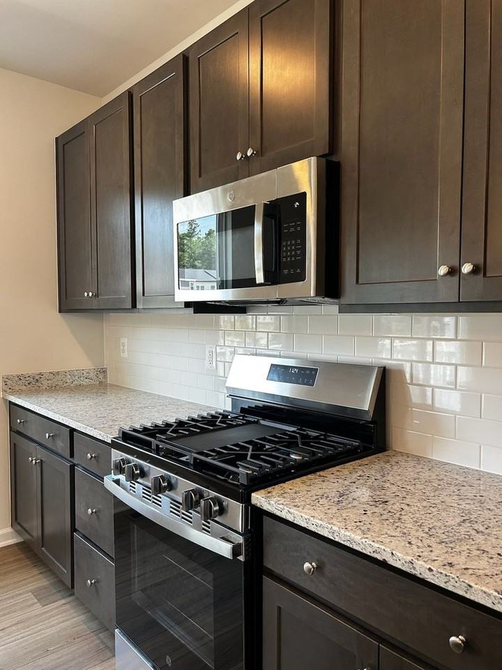 8772 Whitman Dr - Photo 2 of 21