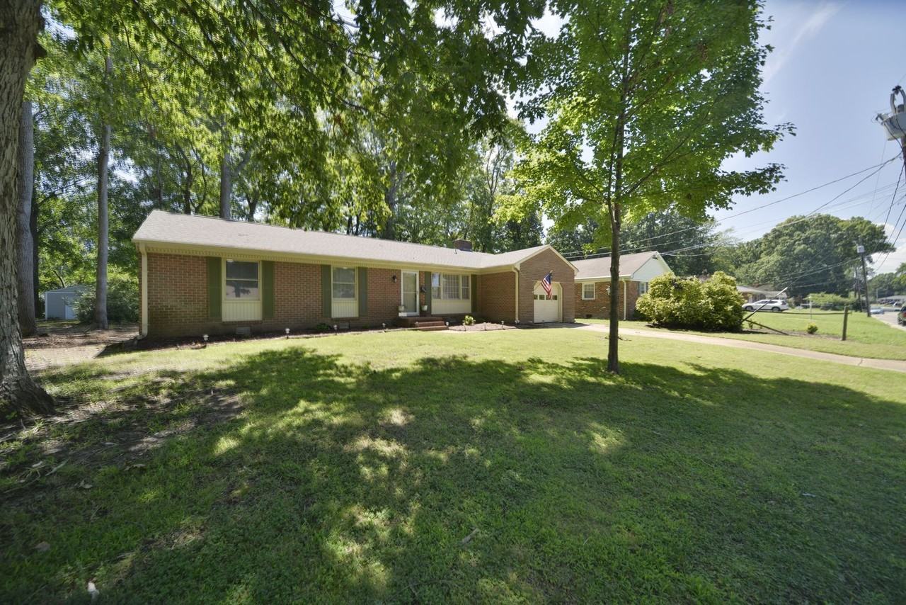 228 228 Shadywood Drive Newport News, VA 23602 - Photo 2 of 20