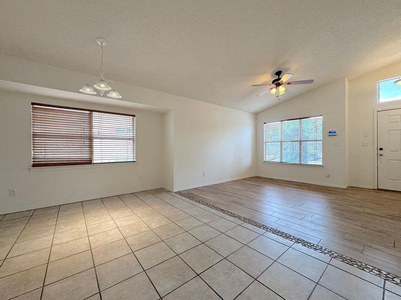 14193 Patriot Point Dr - Photo 4 of 26