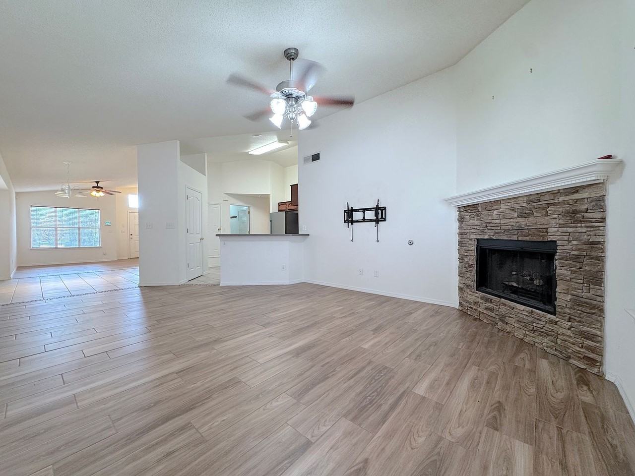 14193 Patriot Point Dr - Photo 7 of 26