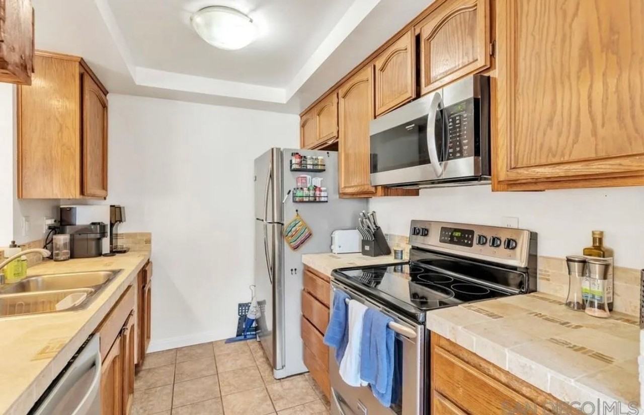 4725 35th St - Photo 4 of 13