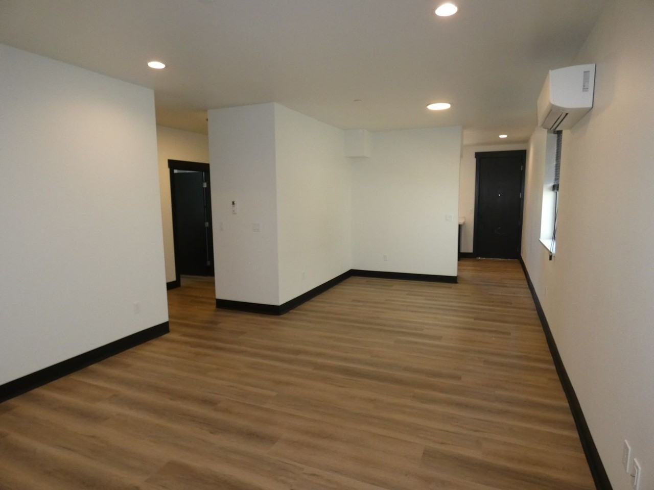 1827mel -Hines/Cortani - Photo 5 of 26