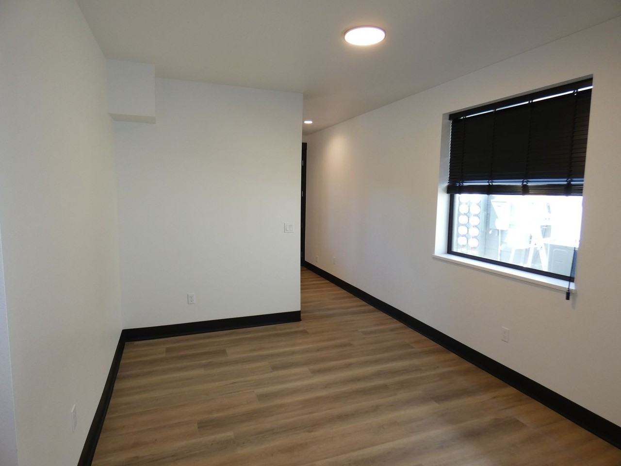 1827mel -Hines/Cortani - Photo 6 of 26