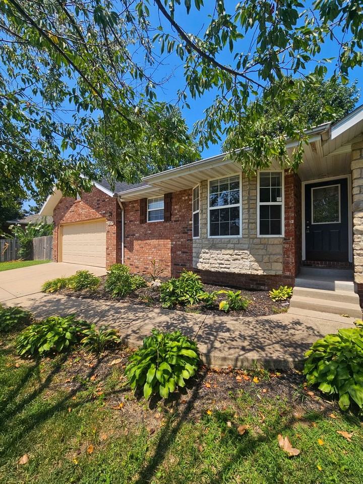 1257 W Bridgewood Pl - Photo 2 of 46