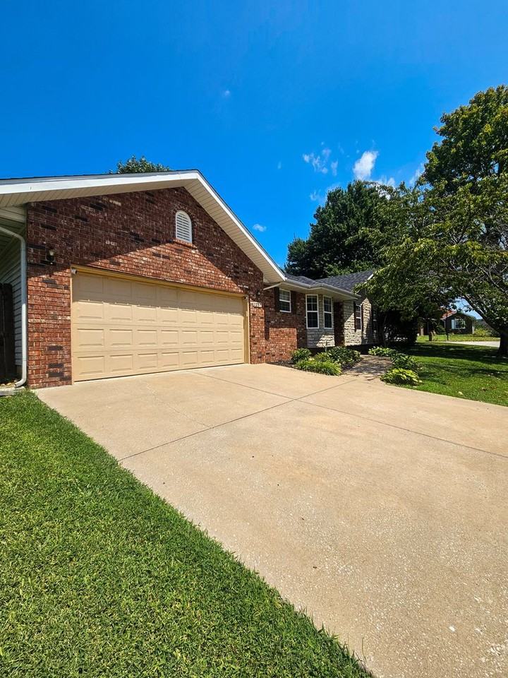 1257 W Bridgewood Pl - Photo 4 of 46