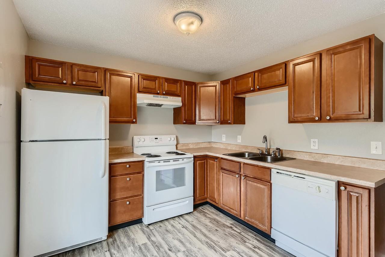 Alder Square Townhomes - Photo 4 of 17