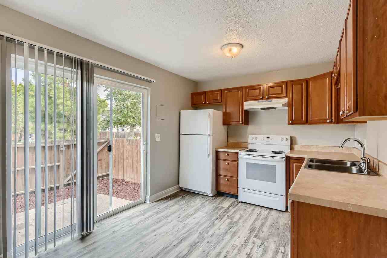 Alder Square Townhomes - Photo 5 of 17