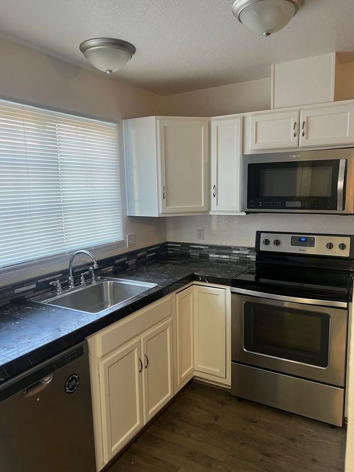 44 Westview Dr - Photo 2 of 13