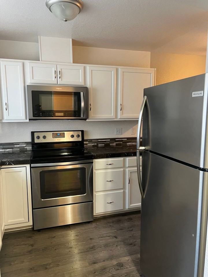 44 Westview Dr - Photo 3 of 13