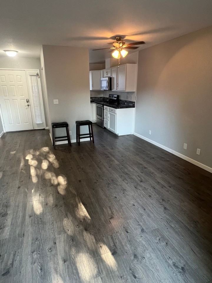 44 Westview Dr - Photo 4 of 13