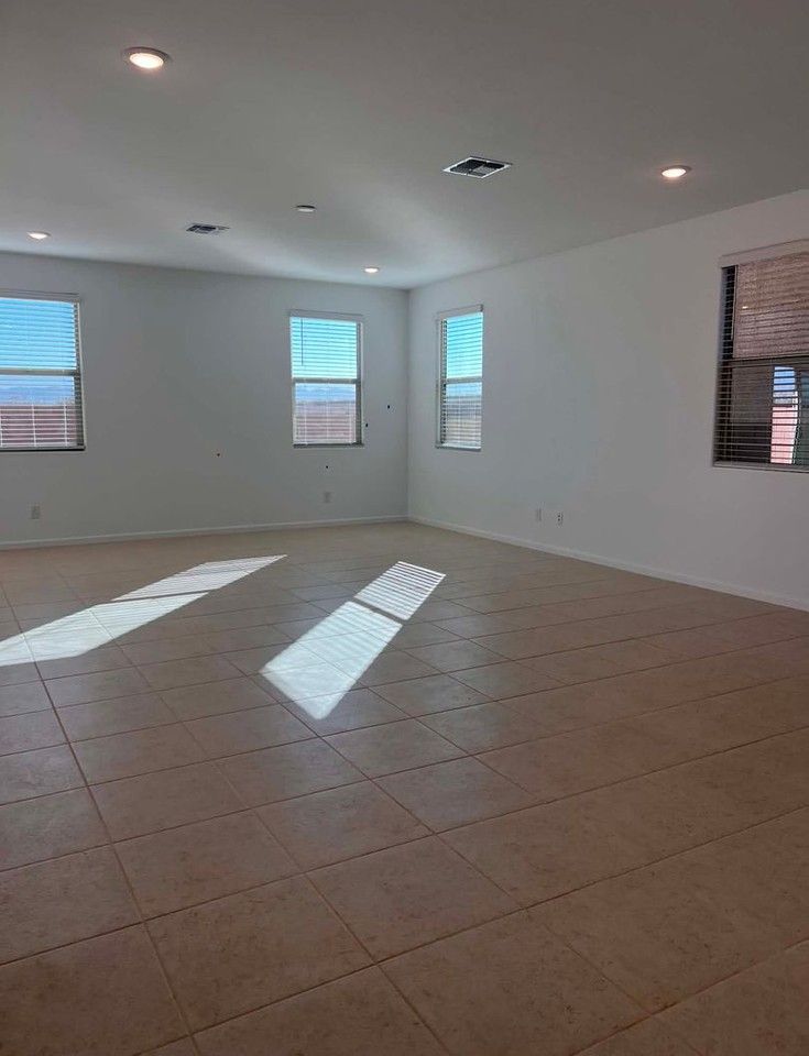 34713 S Kelvin Way - Photo 4 of 16
