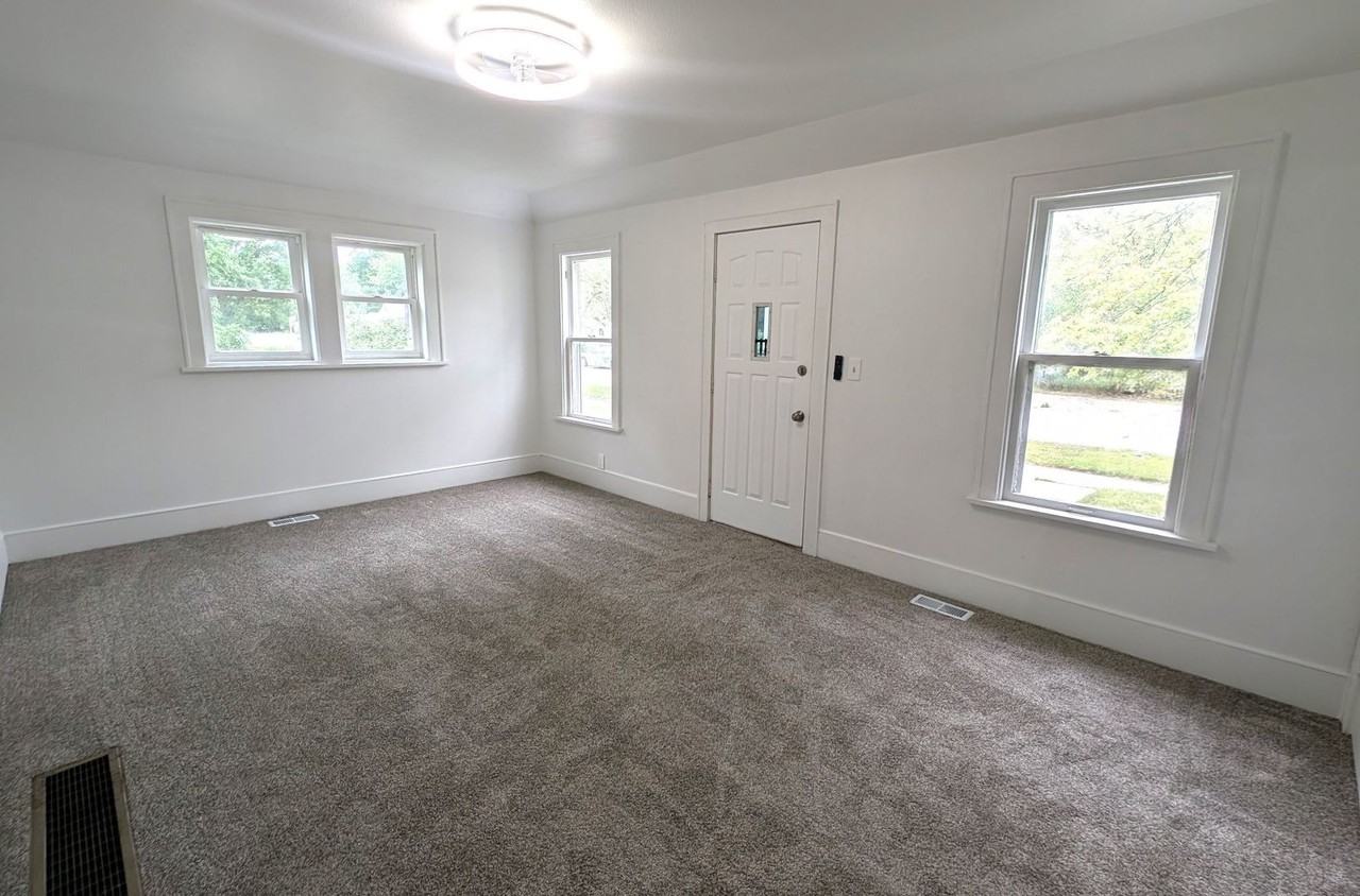 2229 Mcilwraith St - Photo 3 of 11
