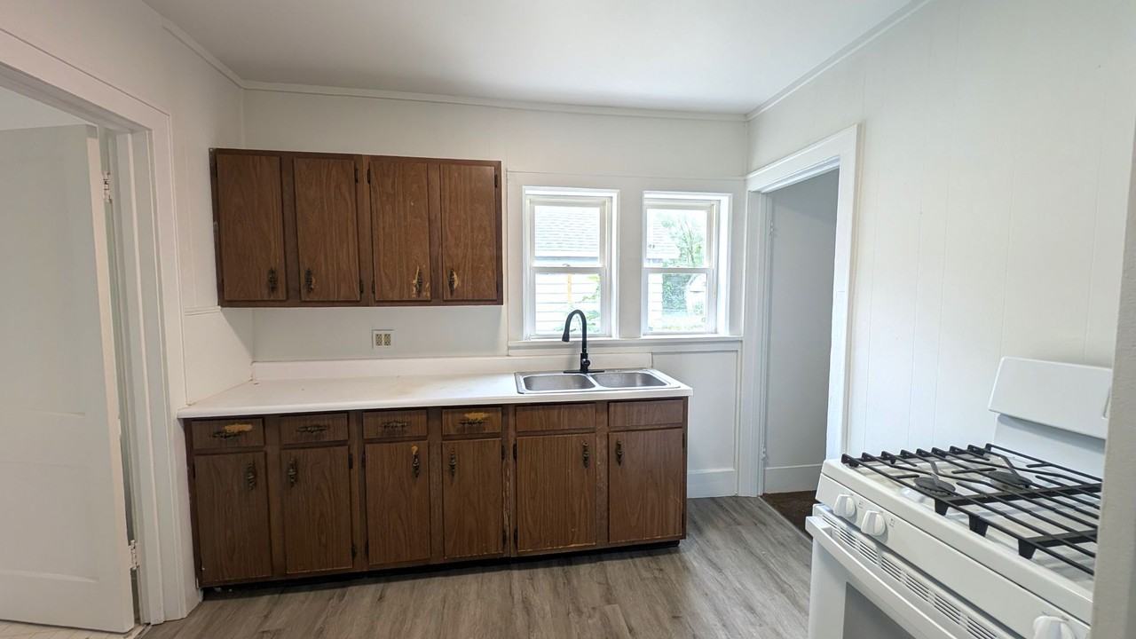 2229 Mcilwraith St - Photo 4 of 11