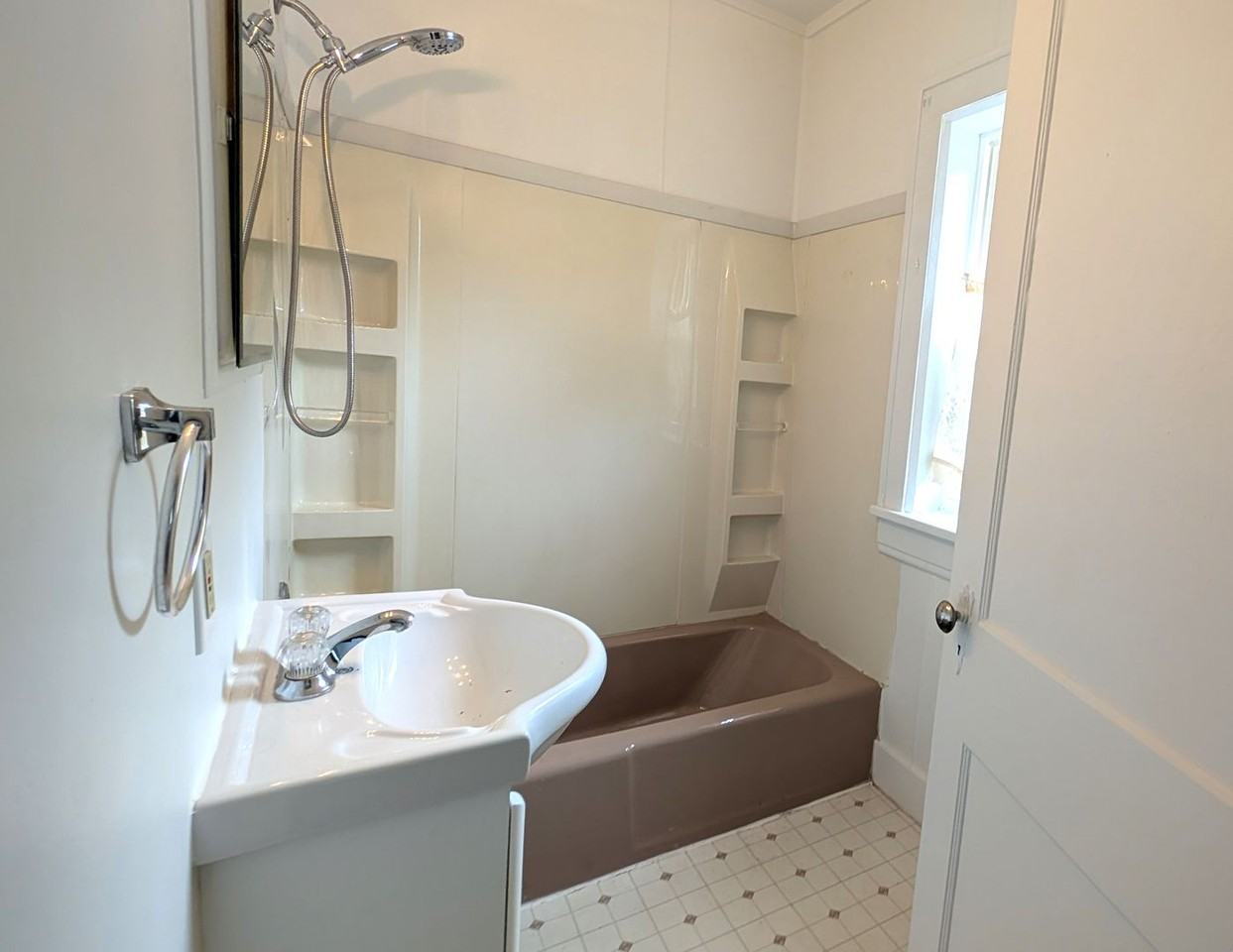 2229 Mcilwraith St - Photo 6 of 11