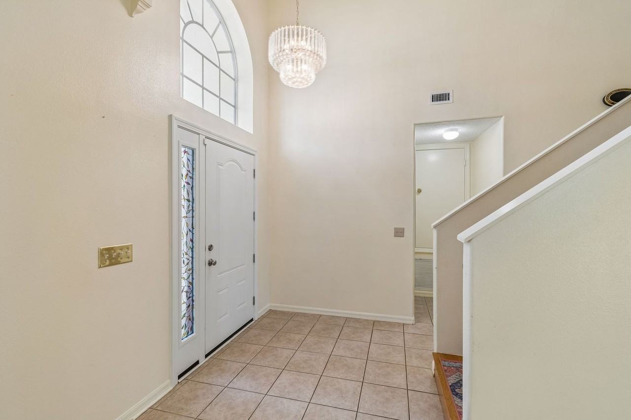 12803 Longcrest Dr - Photo 4 of 50