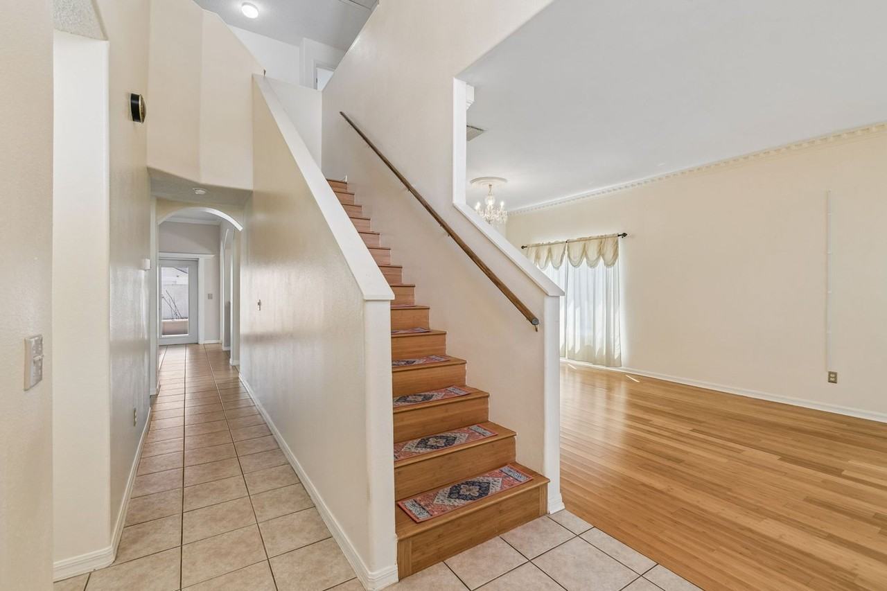 12803 Longcrest Dr - Photo 5 of 50