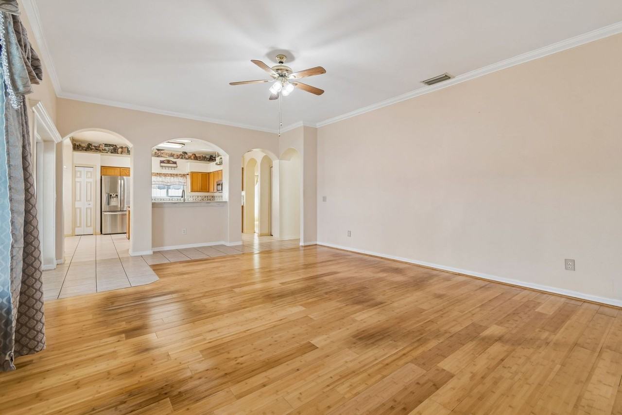 12803 Longcrest Dr - Photo 7 of 50