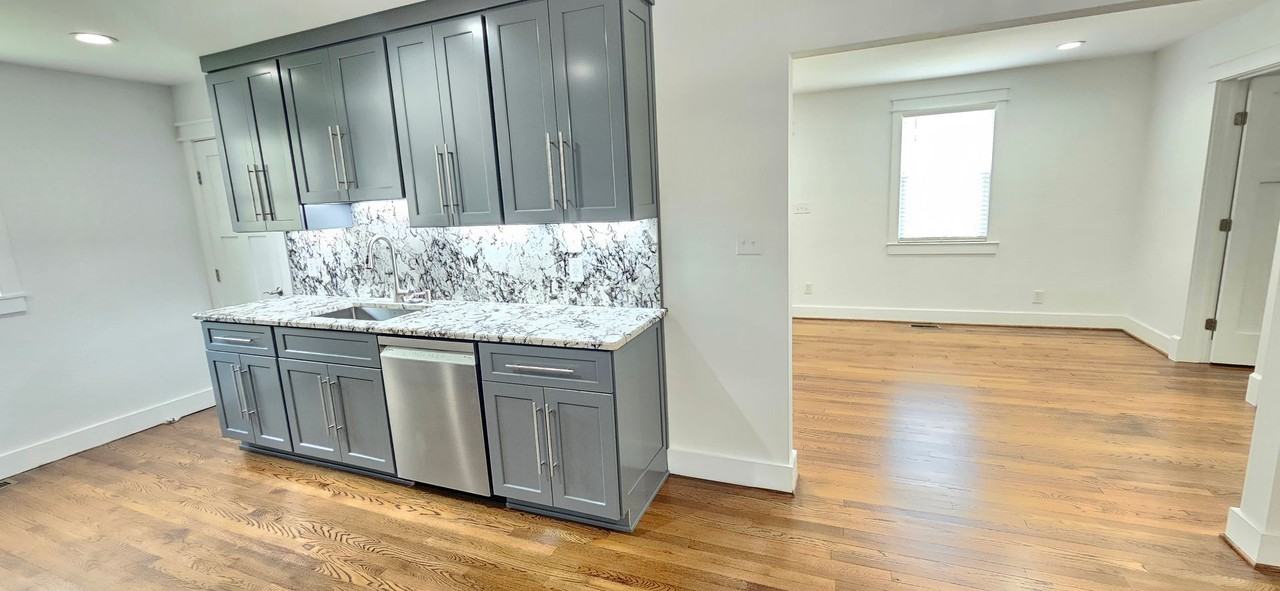 707 Pegram Ln - Photo 3 of 21