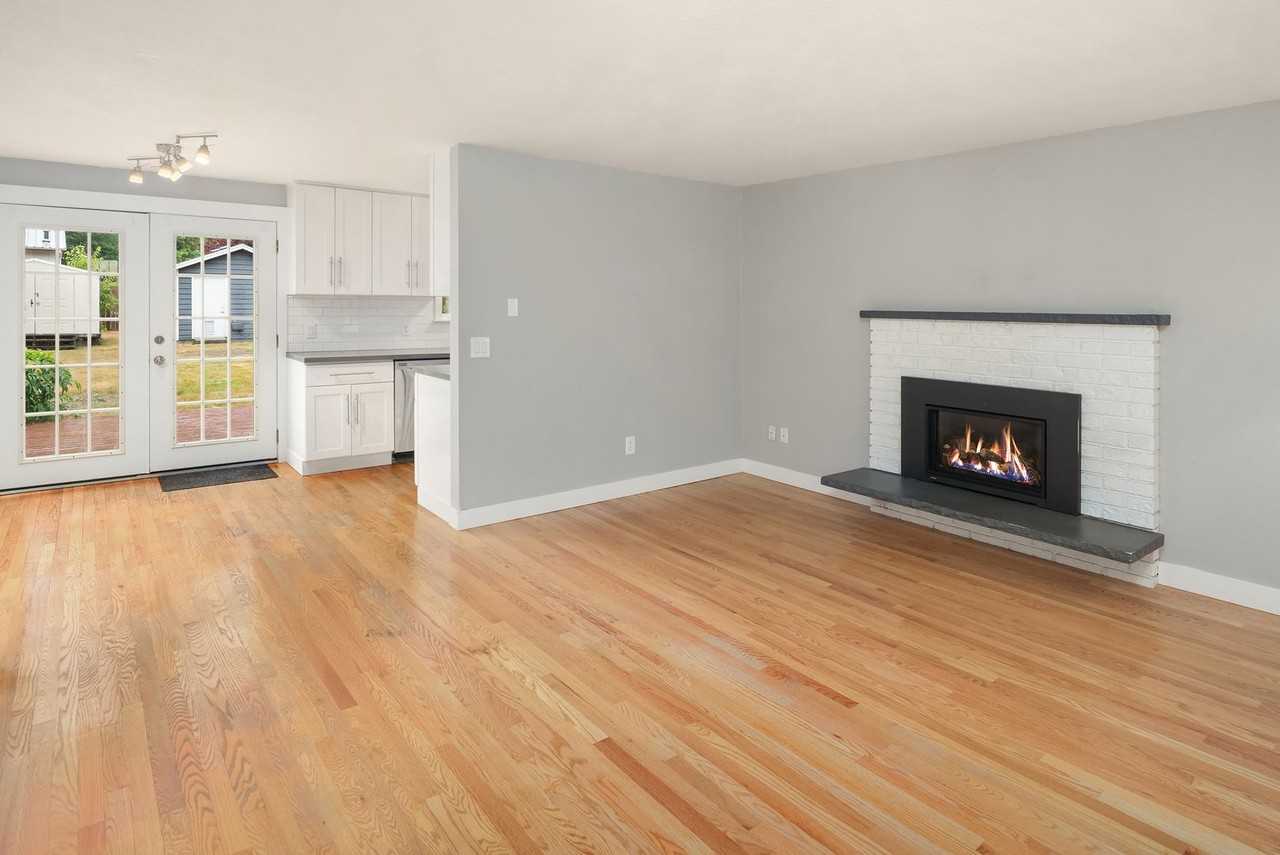 9402 171st Ave Se - Photo 2 of 12