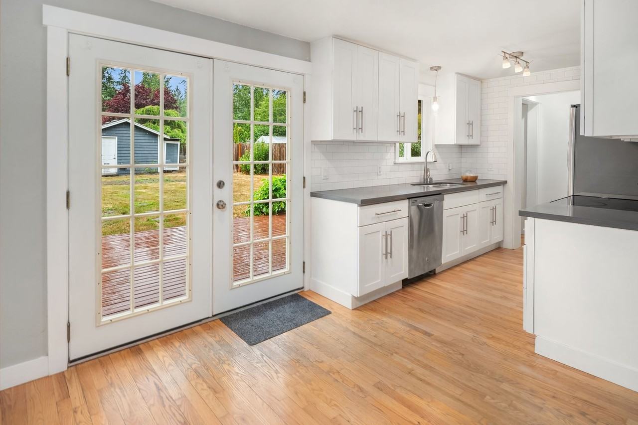 9402 171st Ave Se - Photo 5 of 12